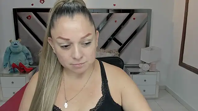 Snapshot of natalia5560 chatting on October 26, 1:06 pm natalia5560 online show from October 26, 1:06 pm