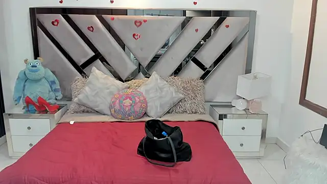 Snapshot of natalia5560 chatting on October 28, 1:03 pm natalia5560 online show from October 28, 1:03 pm