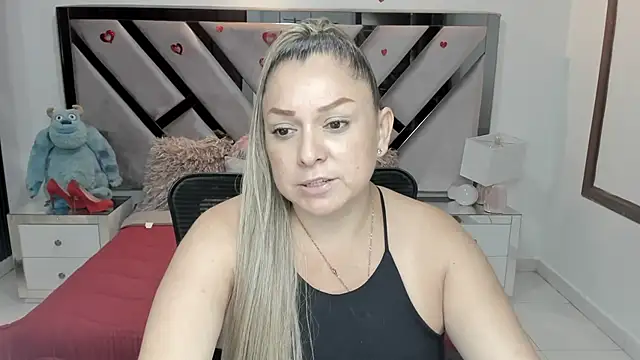 Snapshot of natalia5560 chatting on November 1, 1:24 pm natalia5560 online show from November 1, 1:24 pm