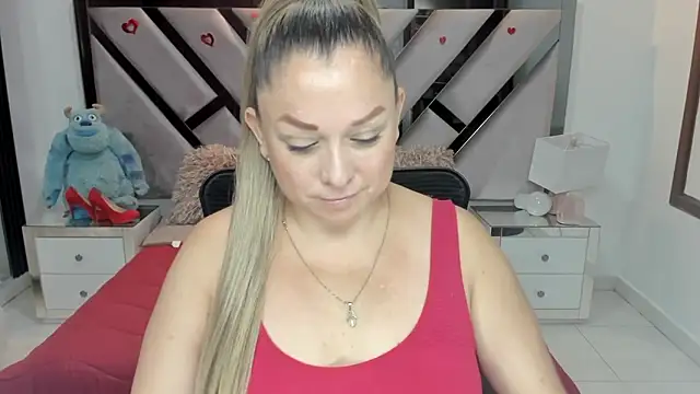 Snapshot of natalia5560 chatting on November 2, 1:13 pm natalia5560 online show from November 2, 1:13 pm