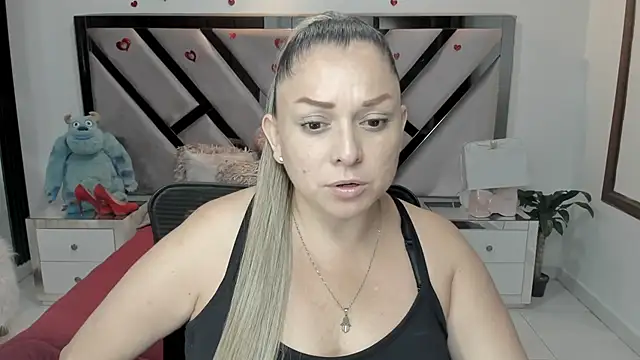 Snapshot of natalia5560 chatting on November 12, 1:00 pm natalia5560 online show from November 12, 1:00 pm