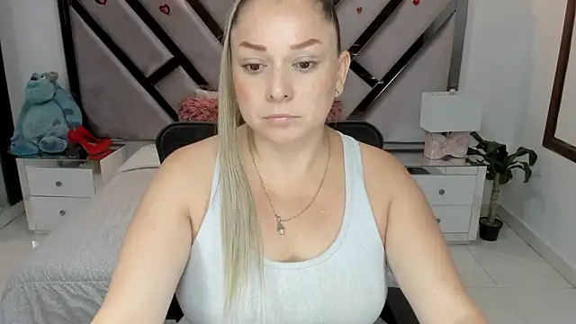 Snapshot of natalia5560 chatting on November 25, 1:33 pm natalia5560 online show from November 25, 1:33 pm