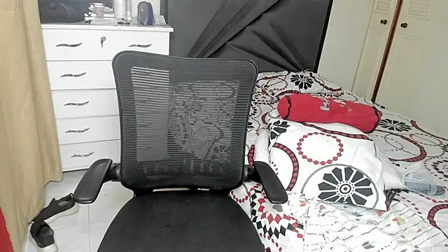 Snapshot of natalia5560 chatting on December 13, 7:53 pm natalia5560 online show from December 13, 7:53 pm