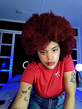 Snapshot of loladupont chatting on April 14, 2:39 am loladupont online show from April 14, 2:39 am