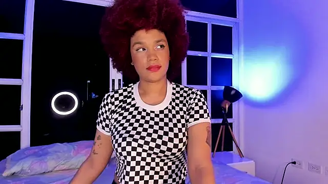 Snapshot of loladupont chatting on May 5, 3:03 am loladupont online show from May 5, 3:03 am
