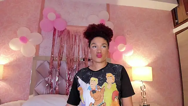Snapshot of loladupont chatting on May 9, 2:39 am loladupont online show from May 9, 2:39 am