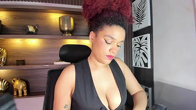 Snapshot of loladupont chatting on May 25, 3:12 am loladupont online show from May 25, 3:12 am