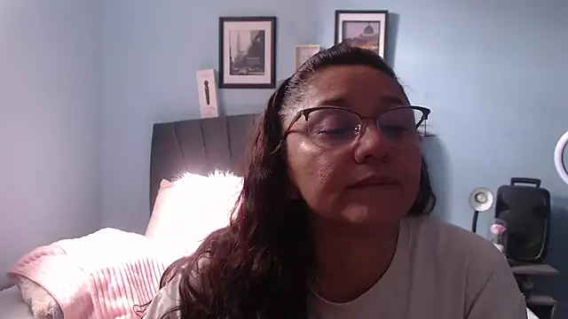 AngelRouss online show from April 8, 7:25 pm