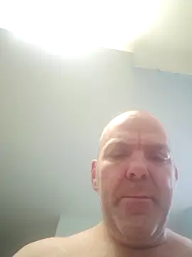 Snapshot of hoodratoui chatting on December 1, 2:55 pm hoodratoui online show from December 1, 2:55 pm