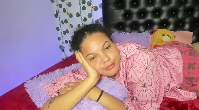 Snapshot of Luluhot_69 chatting on December 20, 6:24 pm Luluhot 69 online show from December 20, 6:24 pm