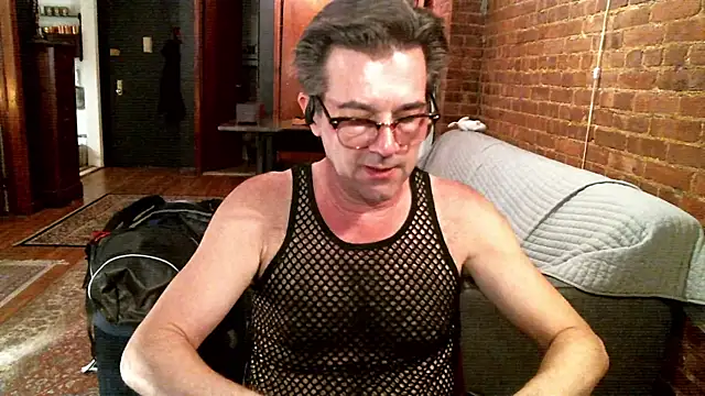 Johnny Bottoms online show from April 5, 7:11 pm