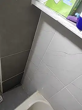 Snapshot of DTuannHallT chatting on December 20, 2:29 am DTuannHallT online show from December 20, 2:29 am