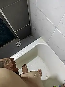 Snapshot of DTuannHallT chatting on December 22, 12:29 am DTuannHallT online show from December 22, 12:29 am