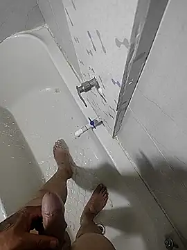 Snapshot of DTuannHallT chatting on January 8, 12:24 am DTuannHallT online show from January 8, 12:24 am