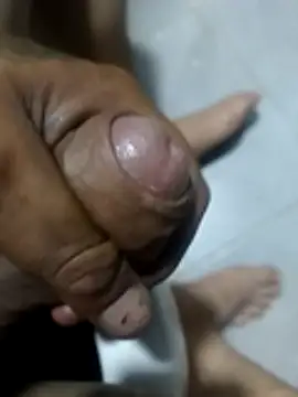 Snapshot of DTuannHallT chatting on February 8, 7:12 am DTuannHallT online show from February 8, 7:12 am