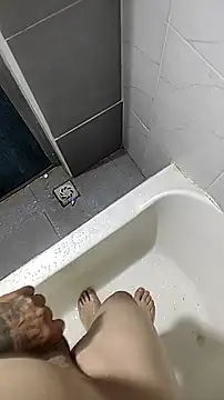 Snapshot of DTuannHallT chatting on April 10, 12:10 pm DTuannHallT online show from April 10, 12:10 pm