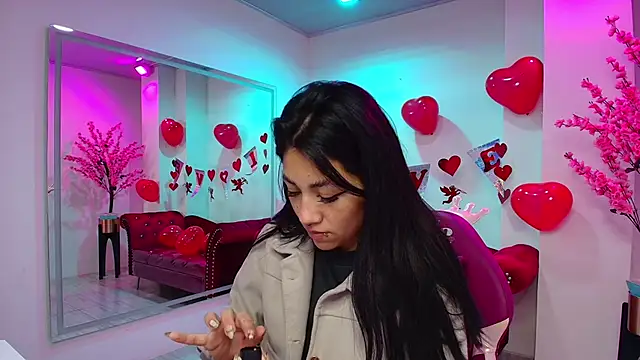 Leia queens online show from February 15, 11:17 am