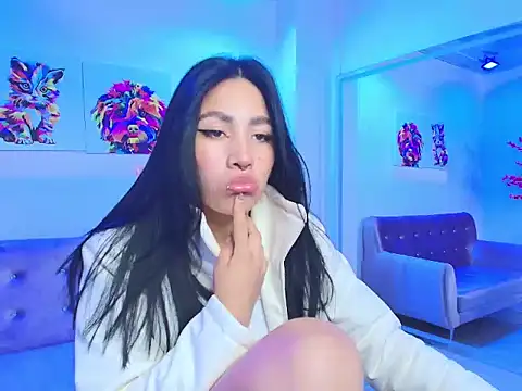 Leia queens online show from March 8, 2:30 pm