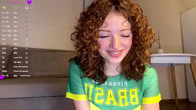 Snapshot of LilianGrindle chatting on June 19, 7:17 pm LilianGrindle online show from June 19, 7:17 pm