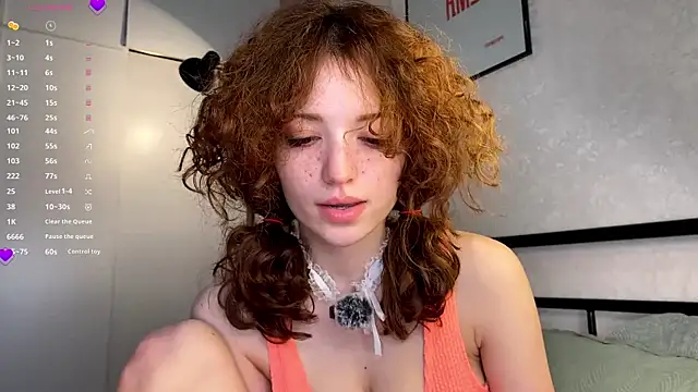 Snapshot of LilianGrindle chatting on July 15, 7:41 pm LilianGrindle online show from July 15, 7:41 pm