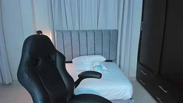 martina roldam online show from November 20, 4:45 am