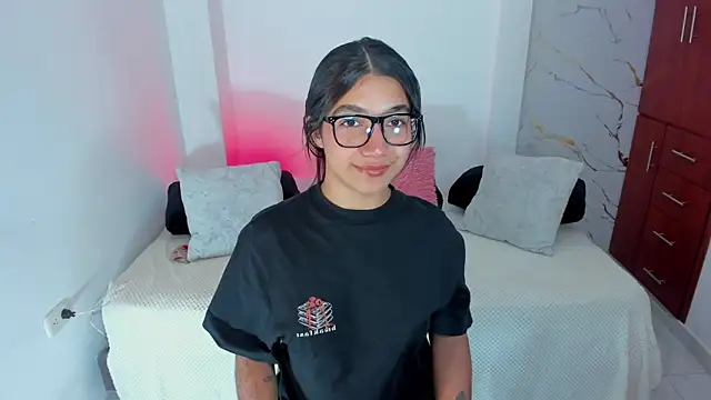 martina roldam online show from May 4, 4:41 am