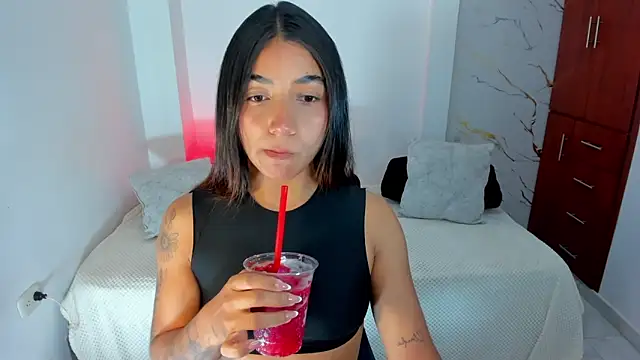 martina roldam online show from May 10, 1:22 am