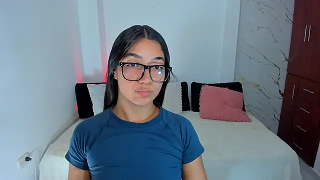 martina roldam online show from May 14, 7:37 am