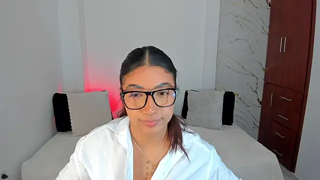 martina roldam online show from May 18, 3:24 am