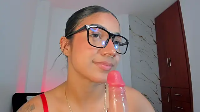martina roldam online show from May 19, 1:56 am