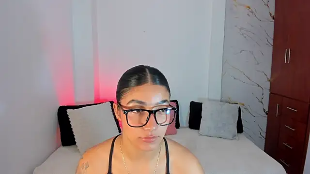 martina roldam online show from May 22, 4:08 am