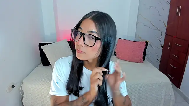 martina roldam online show from June 4, 4:29 am