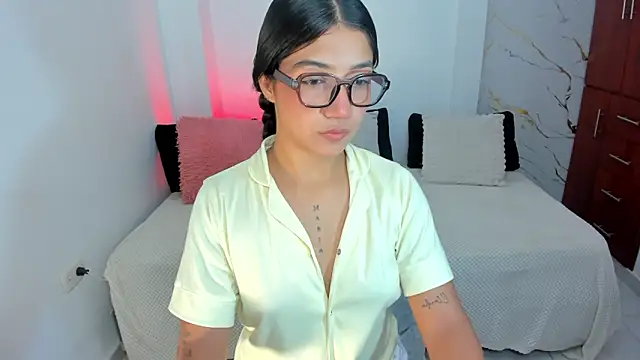 martina roldam online show from June 11, 4:21 am