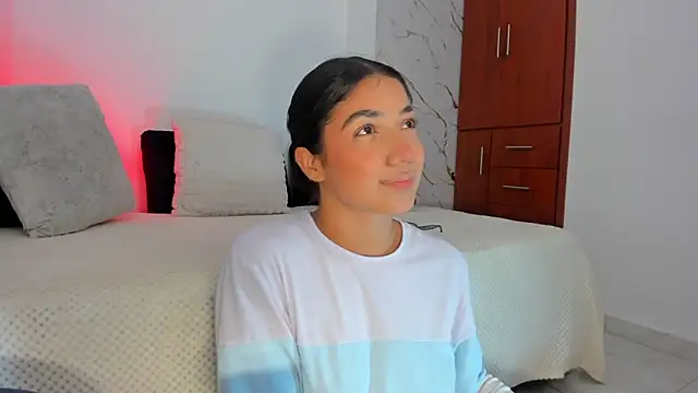 martina roldam online show from June 17, 12:57 am