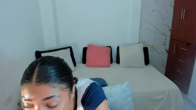 martina roldam online show from June 27, 1:21 am