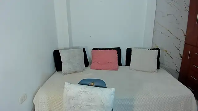 martina roldam online show from July 27, 3:46 am