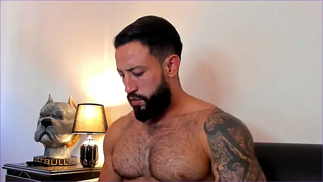 Snapshot of BradLeon_ chatting on October 4, 7:34 pm BradLeon online show from October 4, 7:34 pm