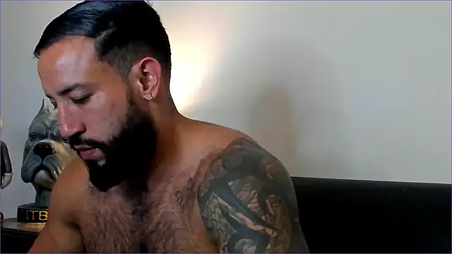 Snapshot of BradLeon_ chatting on October 29, 10:11 pm BradLeon online show from October 29, 10:11 pm