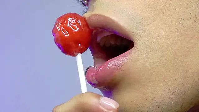 Snapshot of seven7xis chatting on March 21, 8:06 am seven7xis online show from March 21, 8:06 am