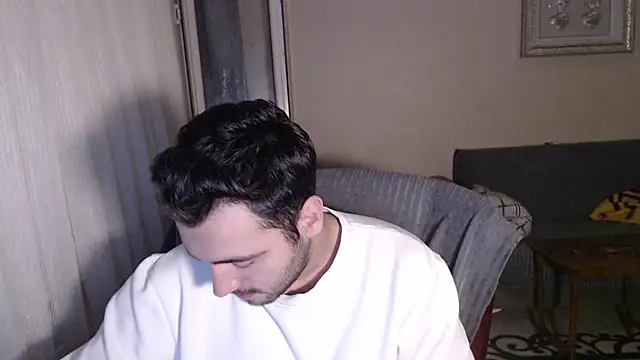 handsomeee04 online show from October 18, 1:52 am