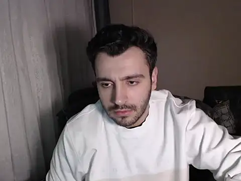 handsomeee04 online show from February 6, 10:46 pm