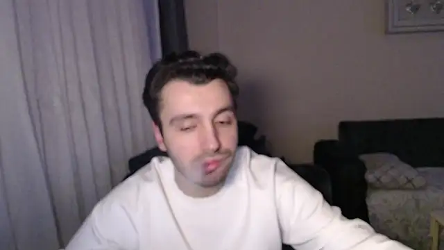 handsomeee04 online show from March 24, 10:04 pm