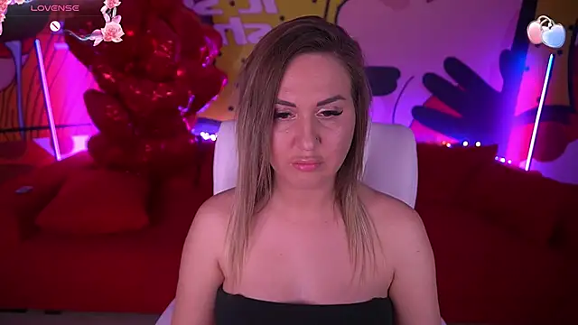 LovelyMollyy online show from March 6, 9:53 pm