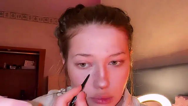 eva varnerr online show from June 3, 1:30 am