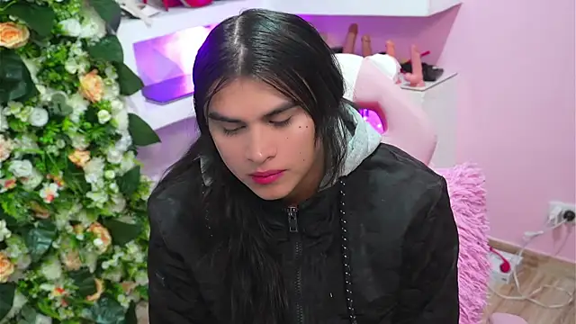 Snapshot of Mara-Bella chatting on May 9, 3:17 pm Mara-Bella online show from May 9, 3:17 pm