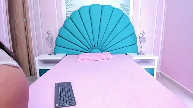 Daphne Fox  online show from January 15, 2:24 pm