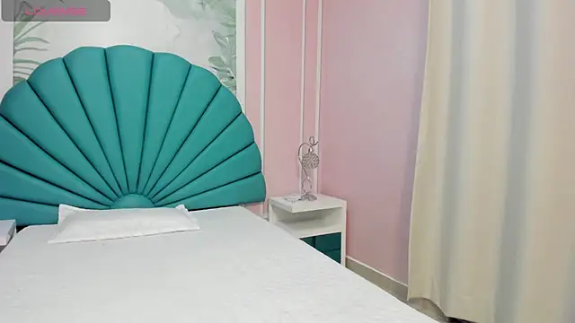 Daphne Fox  online show from February 4, 9:38 am