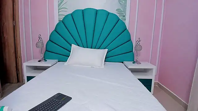 Daphne Fox  online show from February 22, 6:39 am