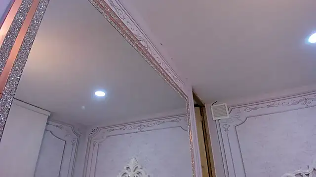 Daphne Fox  online show from March 5, 8:32 am