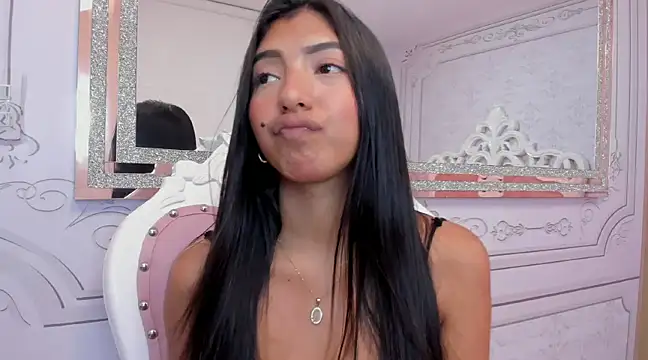 Daphne Fox  online show from March 8, 9:17 am